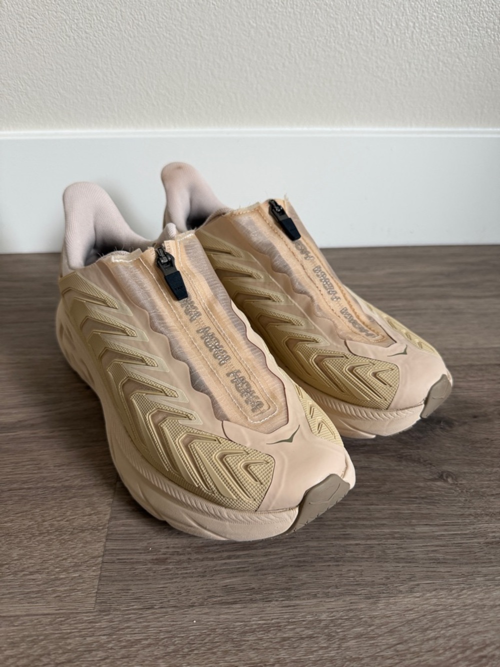 HOKA ONE ONE Project Clifton Shifting Sand Dune Sneakers Womens 7 / Mens 6
